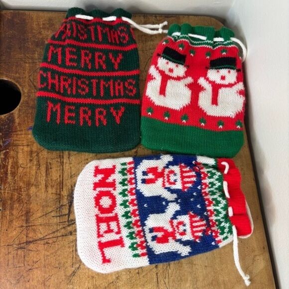 Lot of 3 small knit drawstring Christmas Holiday reusable gift bags - Picture 1 of 5